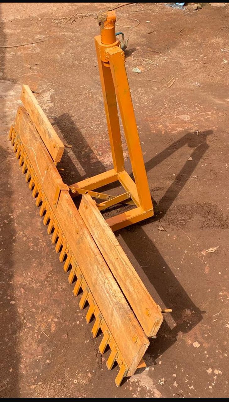 Barre niveleuse à motoculteur.